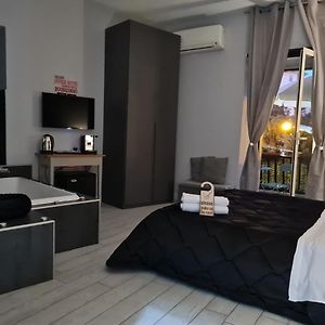 Esposito Plaza- Rooms & Suite